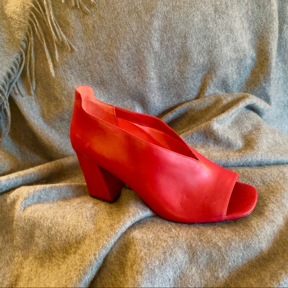 Via Spiga Red Open-Toe Block Heel Pump